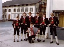 Erstes Bild mit den neuen Trachten